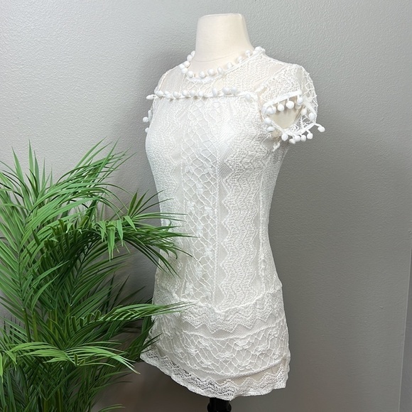 NWT Boho Beach Hut Coverup White Lace Pom Small - Picture 2 of 7